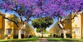 Large Cozy Condo with Beautiful Views near the Grove